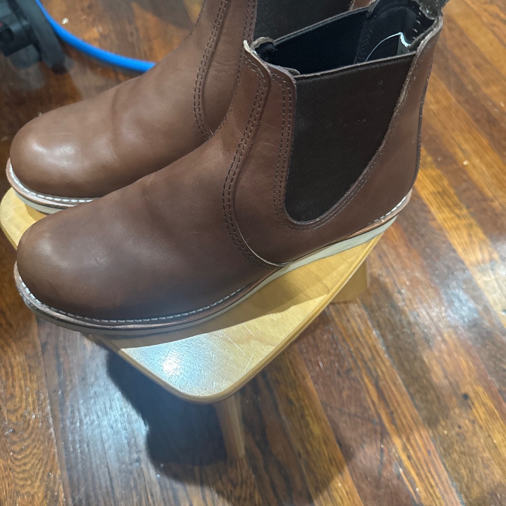 Redwing heritage Chelsea boots